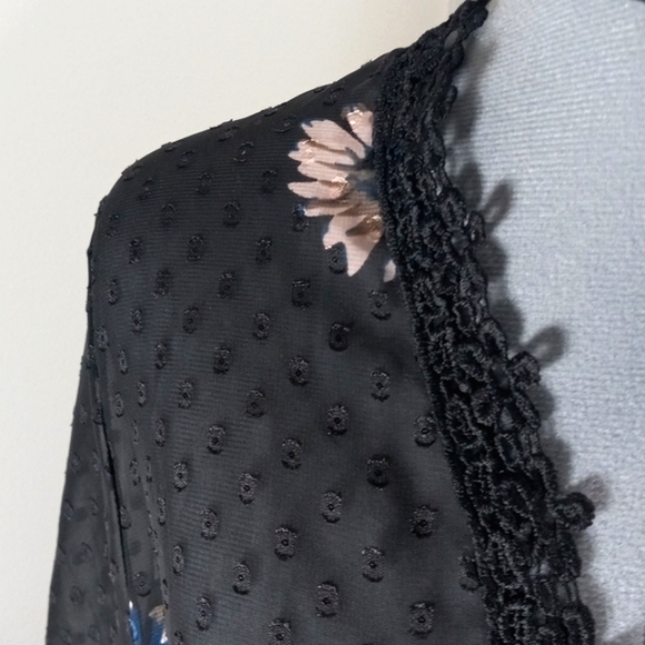 Womens Sz Med Cover-up or light weight house coat (see through) with 🌼 flowers - Picture 5 of 7